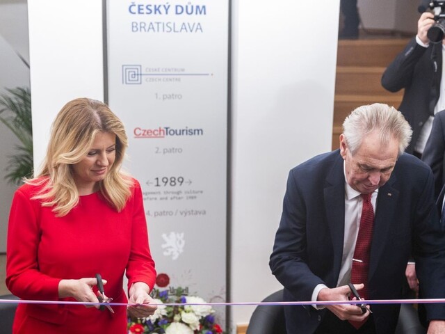 Prezidenti otvorili Český dom v Bratislave, pre Zemana to bol sen