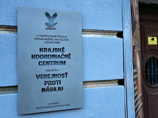 Banská Bystrica vzdala poctu VPN, odhalila jej pamätnú tabuľu