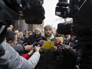 S nespokojnými hercami sa stretol štátny tajomník rezortu kultúry