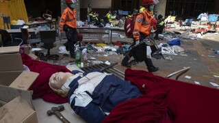 V Hongkongu otvorili školy, niektorí študenti demonštrujú ďalej