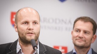 Absurdné, tvrdí Naď po obvinení. Premiér zvolal Bezpečnostnú radu