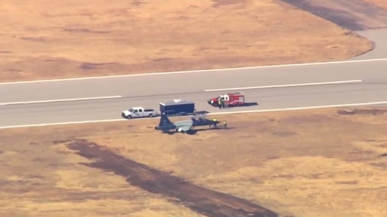 Cvičný vojenský let sa skončil tragédiou. Po nehode hlásia obete