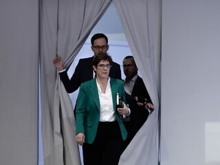Kramp-Karrenbauerová je pripravená rezignovať, vyhlásila to na zjazde CDU