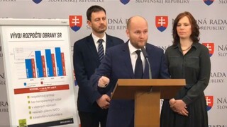 Pomsta, divadlo. Opozícia reaguje na Naďa i Bezpečnostnú radu