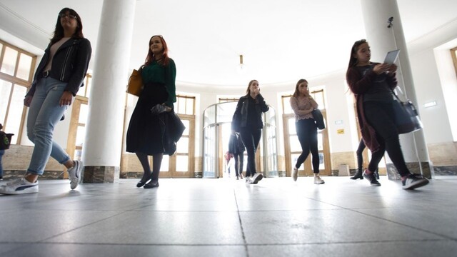 Rezort chce odbremeniť vysoké školy, prevezme uznávanie diplomov