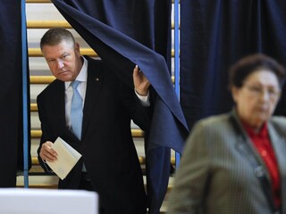 Rumuni si volia prezidenta, favoritom druhého kola je Iohannis