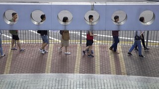 Peking v hongkonských voľbách pohorel, správkyňu opäť podporil