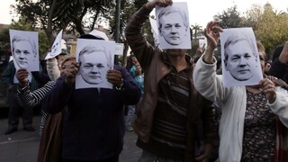 Desiatky lekárov žiadajú ošetrenie pre zakladateľa WikiLeaks