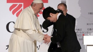 Pápež sa stretol s obeťami Fukušimy, svetu adresoval výzvu