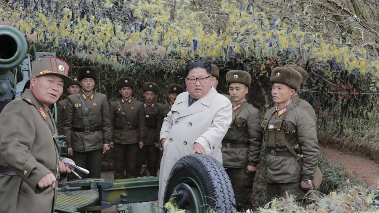 Kim navštívil vojakov na malom ostrove, nariadil cvičnú paľbu