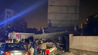 Obetí zemetrasenia v Albánsku pribúda, ľudia zostali pod troskami
