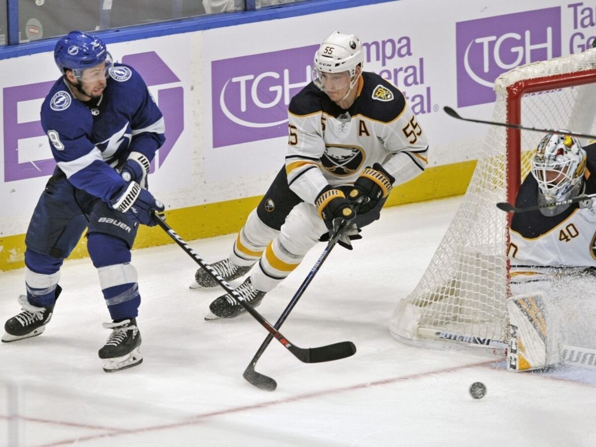 NHL: Tampa zvládla Buffalo. Černák spôsobil Dahlinovi otras mozgu