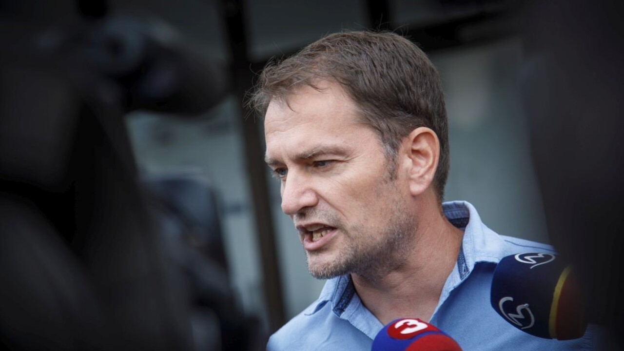 Pôdu vraj neponúkli farmárom, ale firme blízkej Gálovi, tvrdí OĽANO