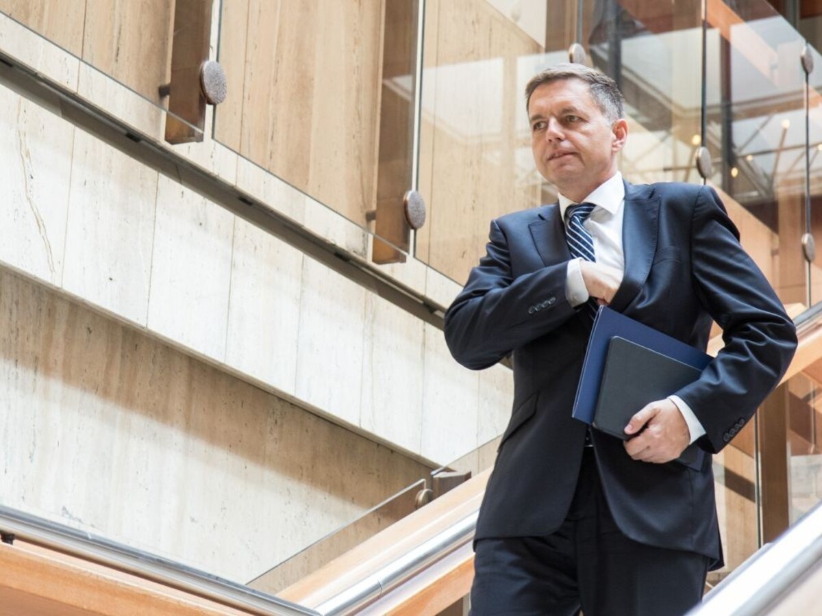 Bankový odvod? Áno, ale len na budúci rok, myslí si Kažimír