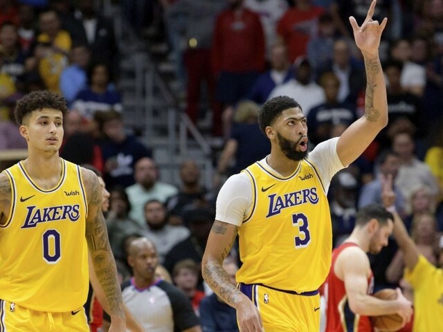 NBA: Davis a LeBron zariadili výhru Lakers, darilo sa aj majstrom
