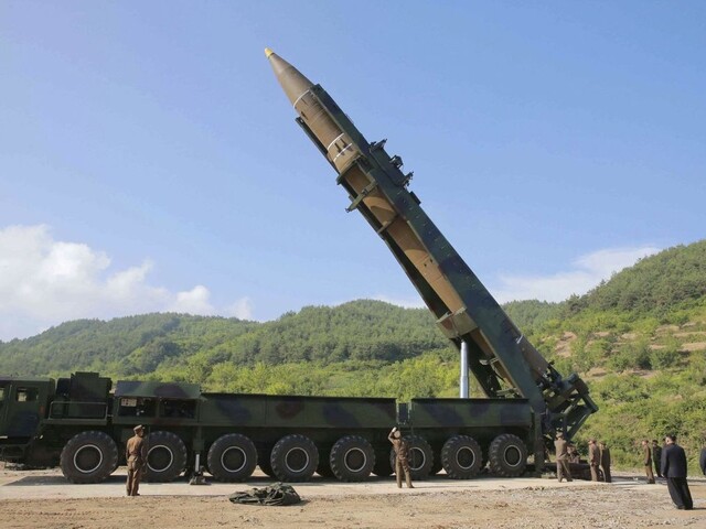 KĽDR opäť testovala rakety, dve skončili v Japonskom mori