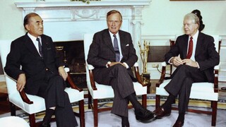 Krajinu otočil smerom na západ. Zomrel japonský expremiér