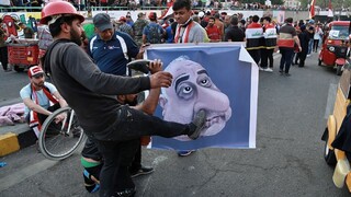 Iracký premiér rezignuje, krajinu naďalej sužujú nepokoje