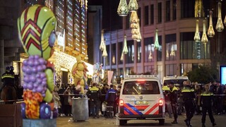 Počas Black Friday došlo v Haagu k útoku, zranení sú neplnoletí