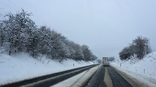 Pozor na poľadovicu, varujú. Pre niektoré kraje platí výstraha