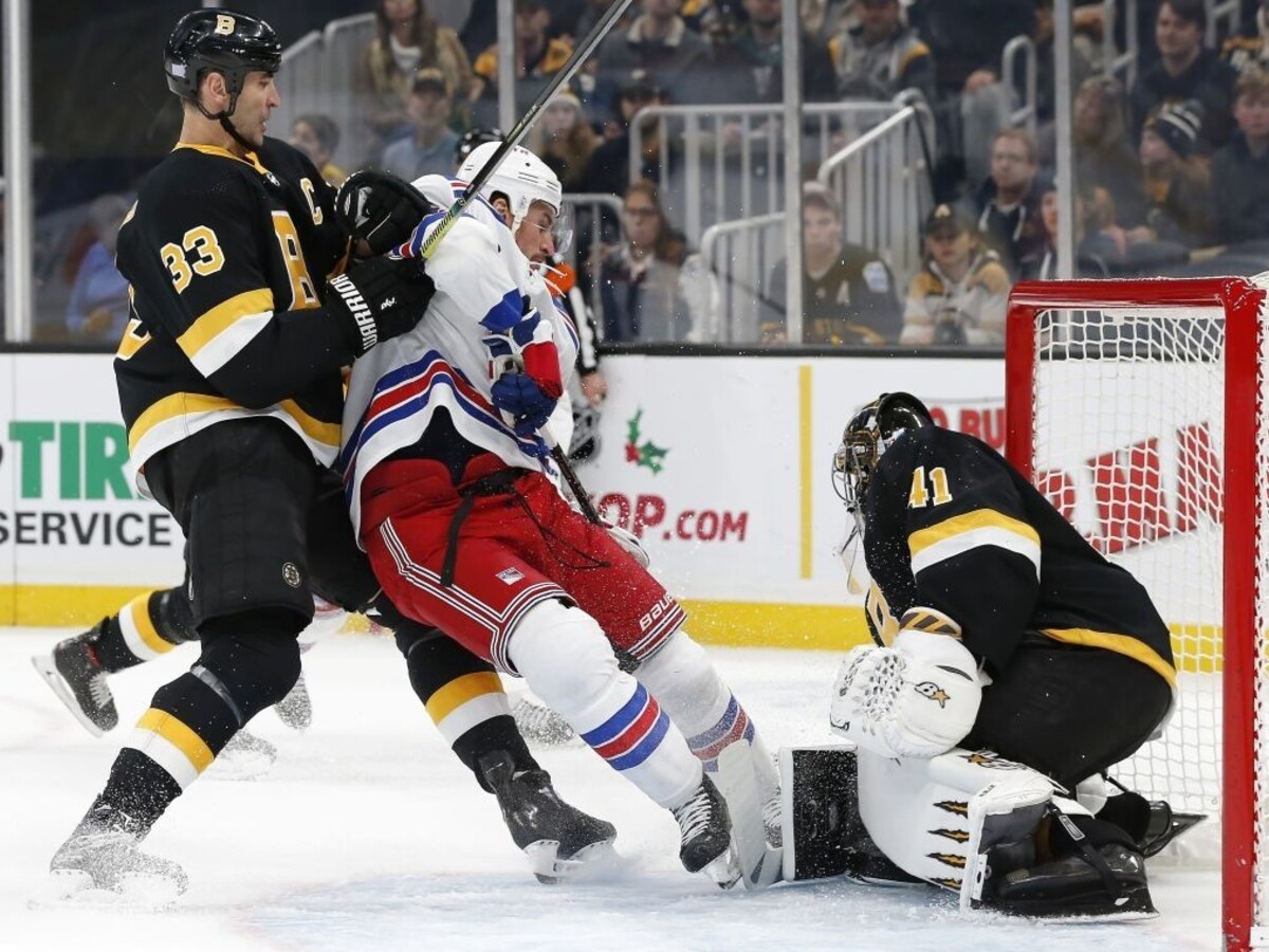 NHL: Halák asistoval pri víťaznom góle Bostonu v predĺžení