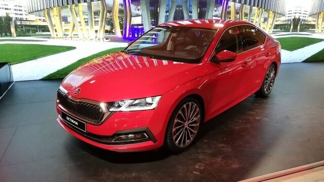 Nová Škoda Octavia naživo a Ford Focus ST