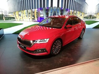 Nová Škoda Octavia naživo a Ford Focus ST