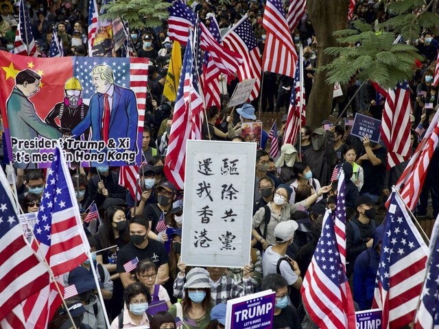 Hongkong ďakuje USA, ľudia v uliciach oslavujú nový zákon o demokracii