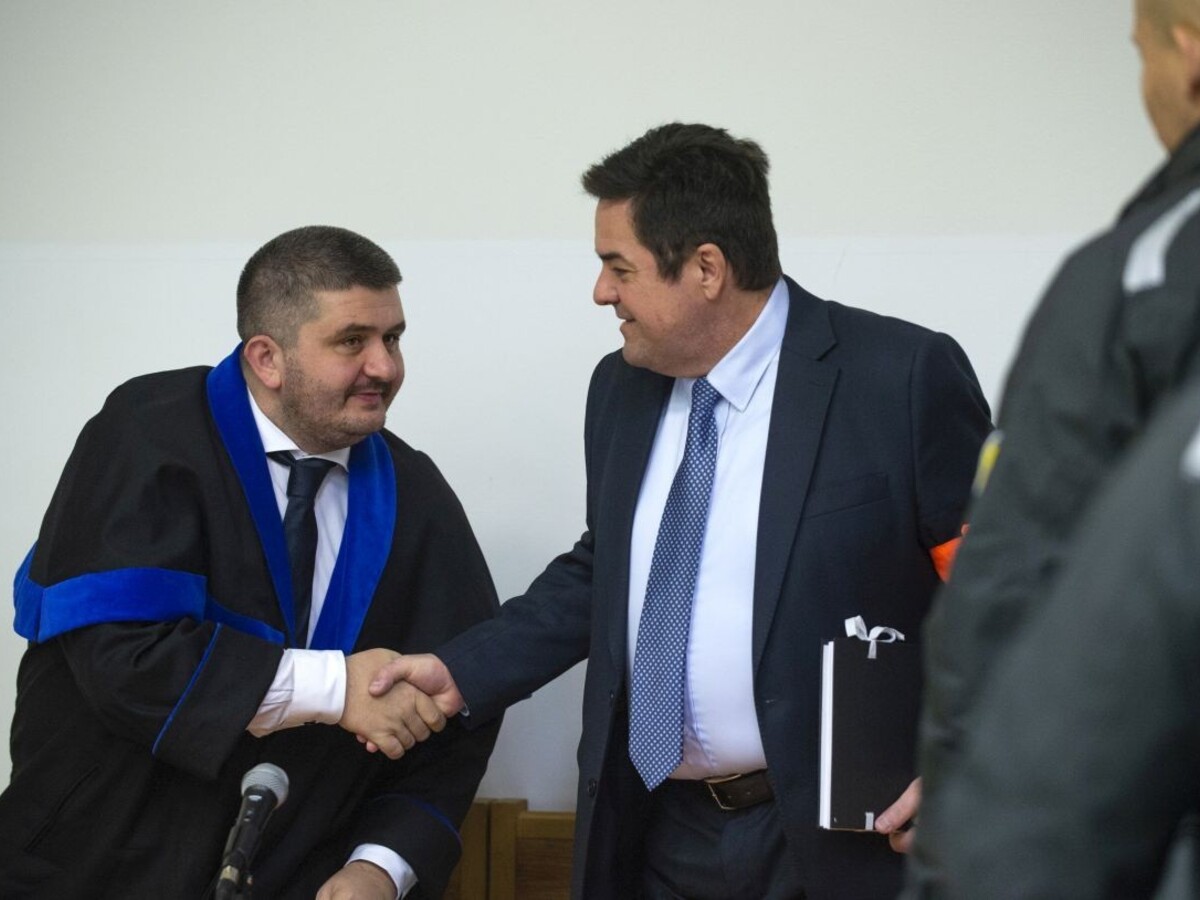Rusko opäť neprišiel na zmenkový proces. Hospitalizovali ho