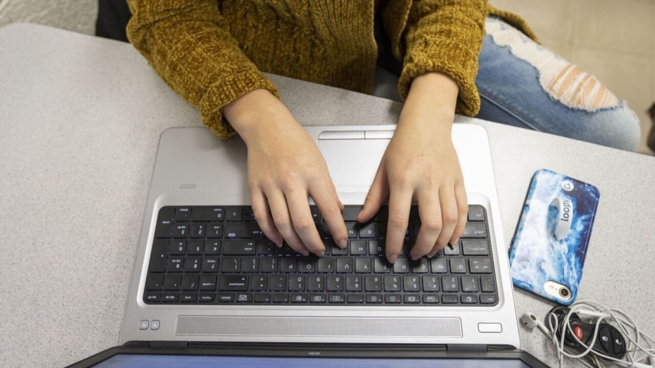 Aktivisti chcú obísť zákaz prieskumov, pošlú vám ich mailom