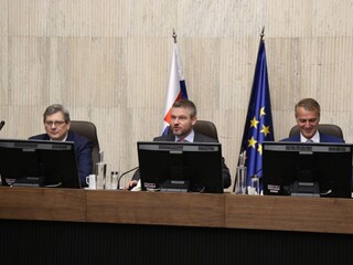 Rokovanie vlády o pozemkových úpravách i následkoch povodní