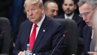 Sňemovňa nalieha na Trumpa, napätie medzi USA a Čínou rastie
