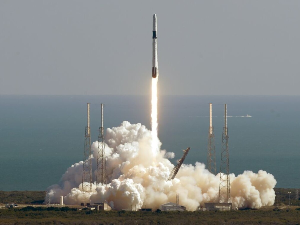 Vianočné jedlá aj robot. K astronautom mieri loď s tonami nákladu