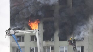 Zničujúci výbuch má najmenej päť obetí, bytovku pohltili plamene