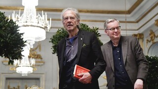 Odovzdanie Nobelovky chcú bojkotovať, spisovateľa kritizujú