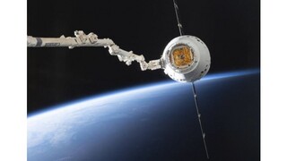 Vesmírna loď Dragon sa spojila s ISS, doručila tri tony materiálu