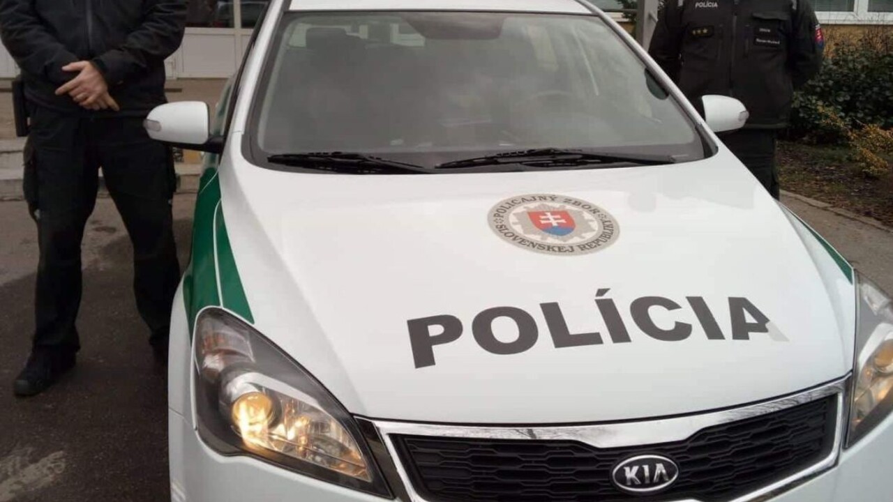 V Košiciach vyčíňal muž s nožmi, policajti museli strieľať