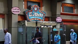 Saudi rušia prísne pravidlo oddelených vchodov pre mužov a ženy