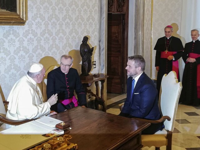 Pellegriniho prijal pápež, slovenský premiér mu odovzdal dary