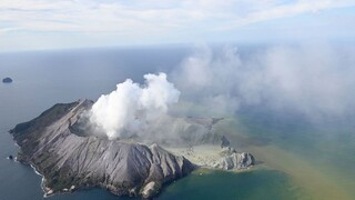 Nikto, kto zostal na sopečnom ostrove, erupciu zrejme neprežil