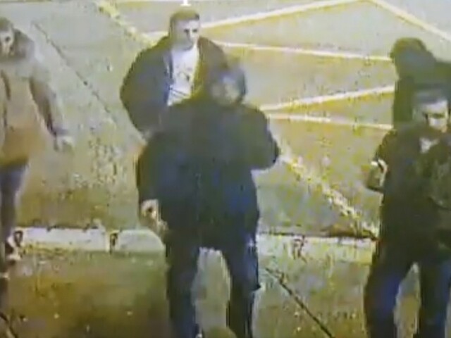 Polícia po zabití na Námestí SNP ukázala zábery. Žiada o pomoc
