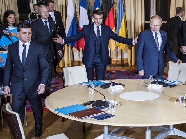 Putin a Zelenskyj sa na summite o Ukrajine zhodli aj na prímerí