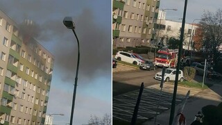 Bytovku v Bratislave zachvátil požiar, na mieste zasiahli hasiči