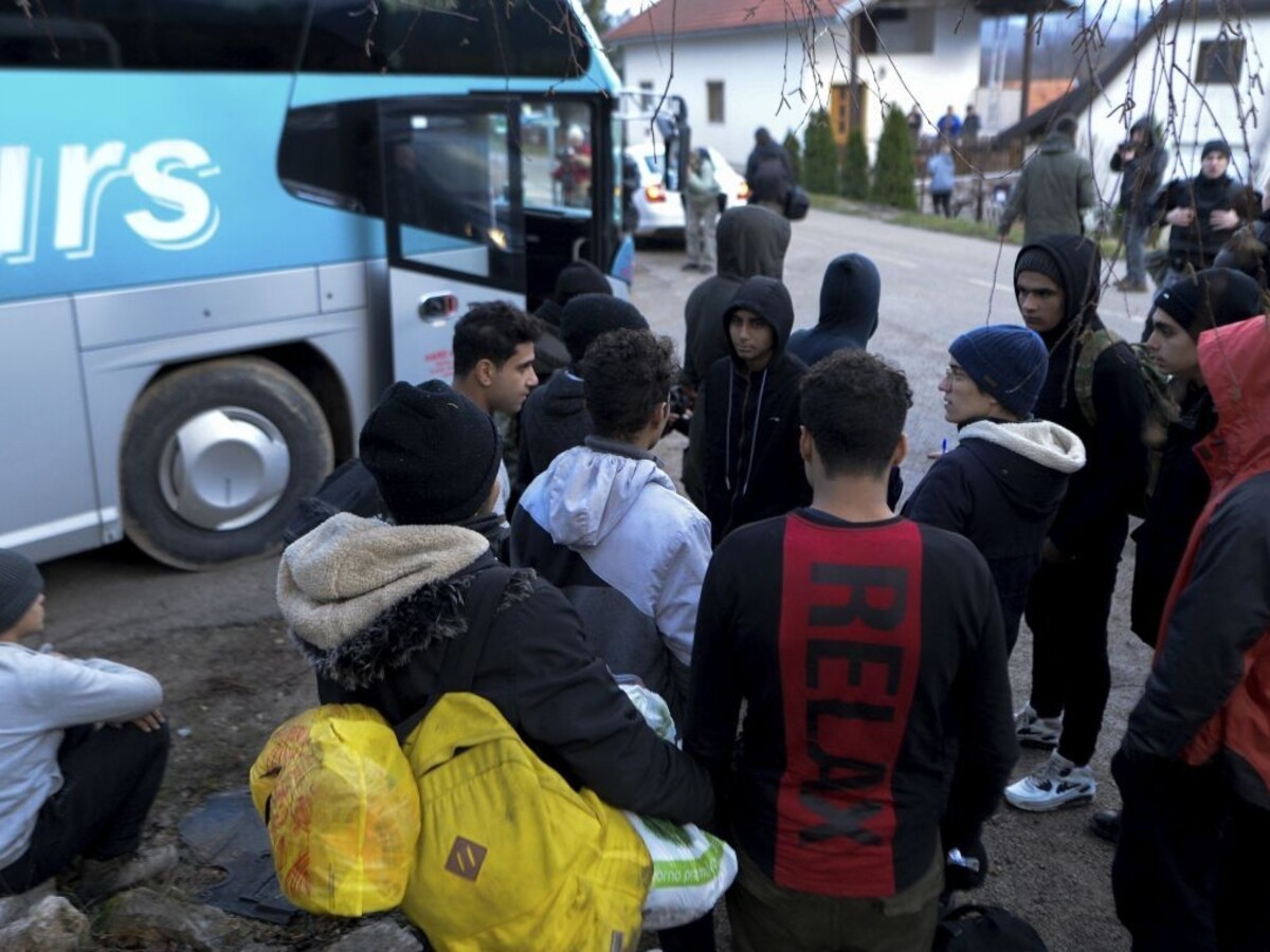 Výzva zabrala, migrantov z tábora Vučjak sťahujú na lepšie miesta