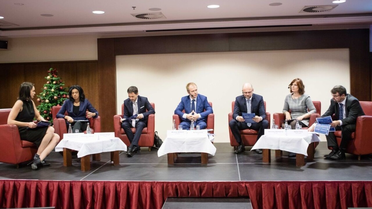 Opozícia diskutovala o ekonomike, kritizovala neprehľadné zákony