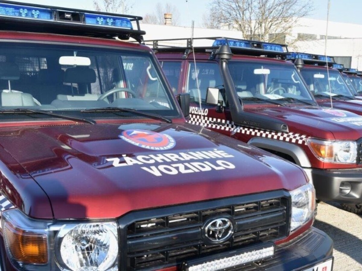 HZS dostala nové terénne vozidlá i prívesné kynologické vozíky