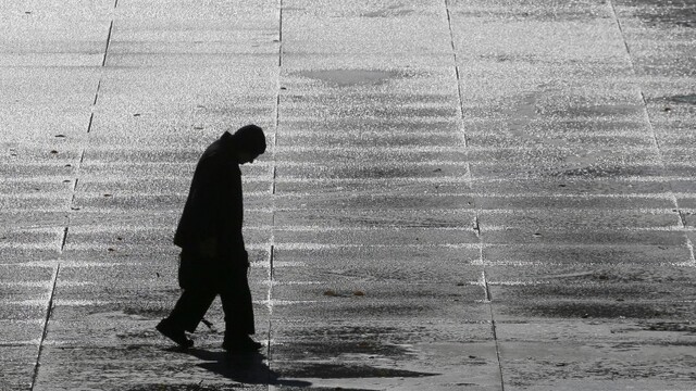 man-walks-alone_ac1100ae-f4e7-53be.jpg