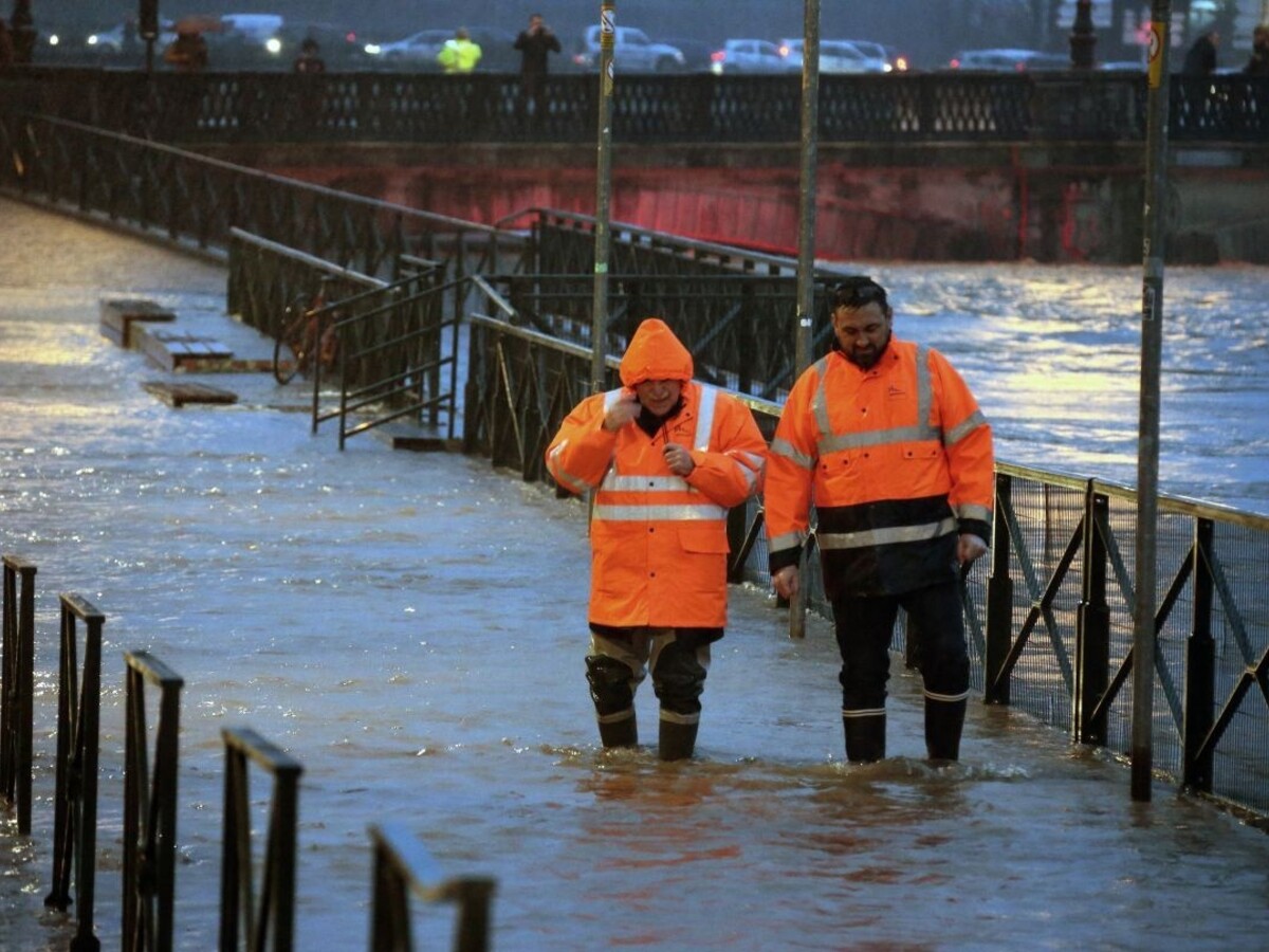Po besnení vetra zostali domácnosti bez elektriny. Hlásia i obete
