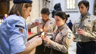 Svetlo z Betlehema je už u nás. Poputuje do stoviek obcí i na štít