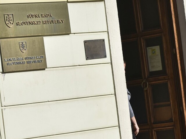Jankovskej sestra vraj klamala, konverzácie z jej Threemy zmizli